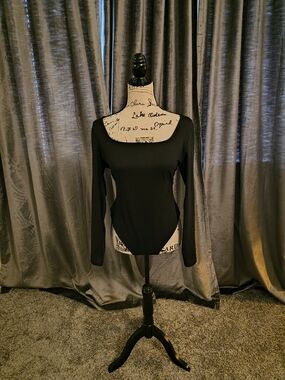 American Eagle Outfitters Black Long-Sleeve Scoop Bodysuit